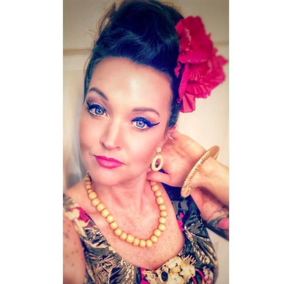 Meet your Posher, Elizabeth - Picture 1 of 1